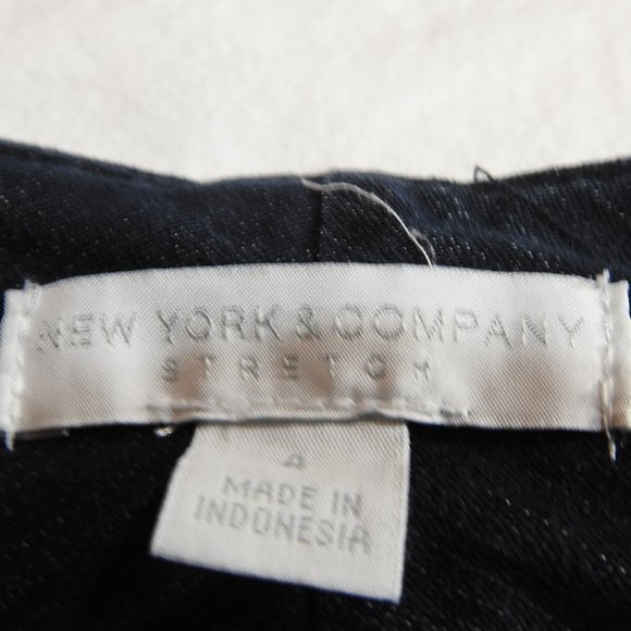 ✨️ New York & Company Dark Wash Capri Size 4 - Picture 4 of 7
